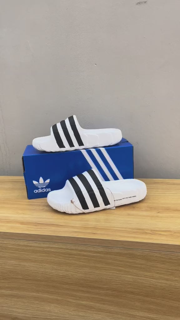 Adilette Stripe en video