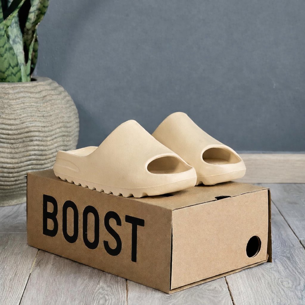 Yeezy Slide beige